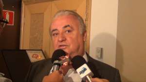 Paulo Garcia consegue liminar na Justiça e volta a ser candidato no Corinthians