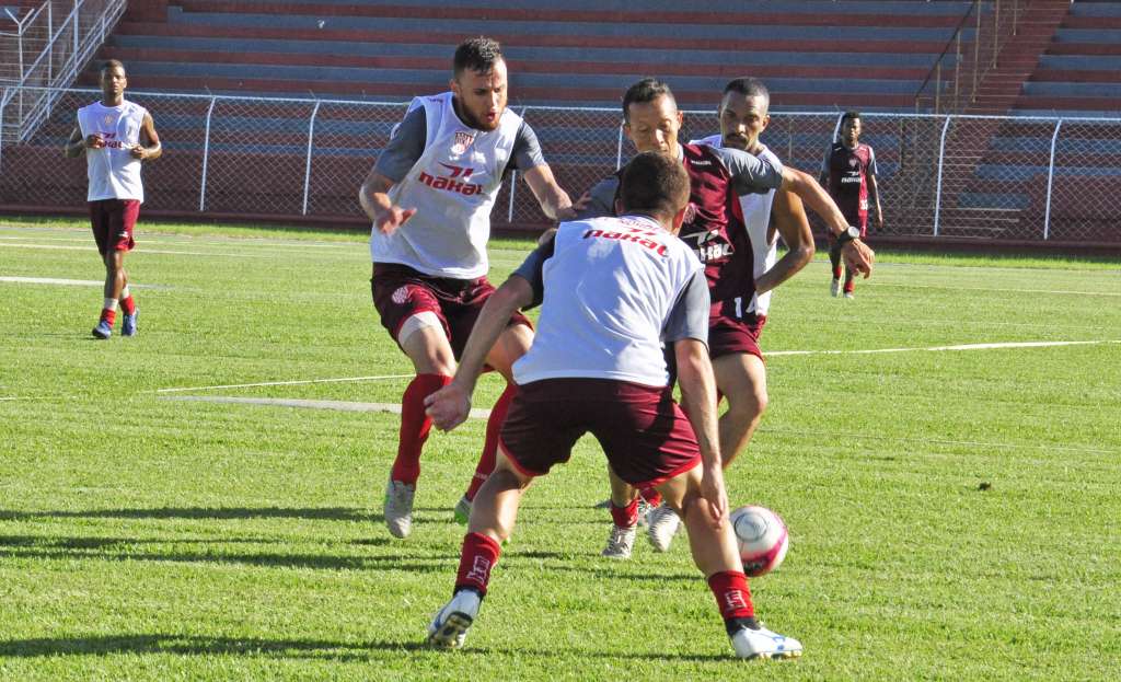 Samuel treina para o duelo entre Noroeste e União Barbarense (Foto: Bruno Freitas Noroeste)