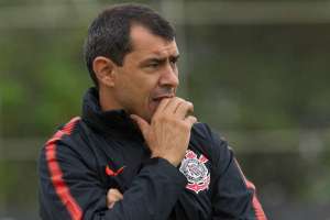 Paulistão: Carille ensaia time e Kazim é mantido entre os titulares do Corinthians