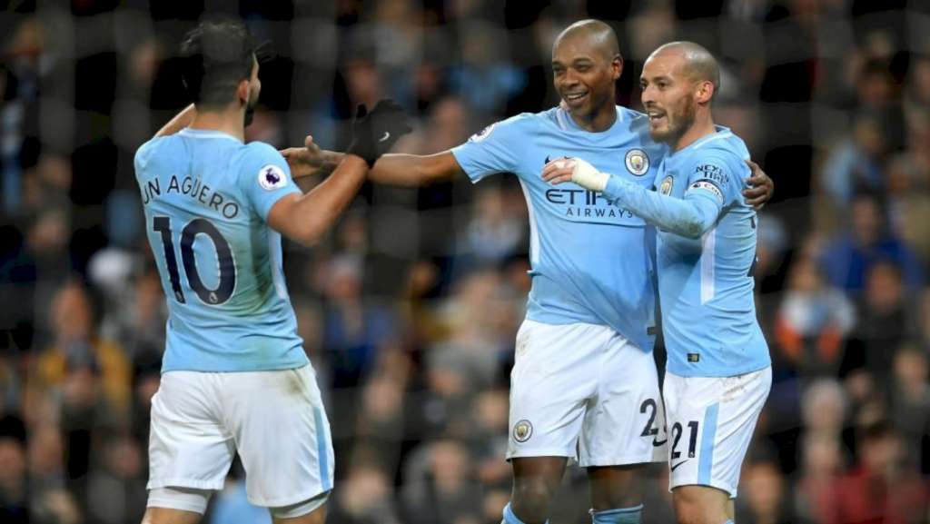 O brasileiro Fernandinho abriu o placar para o Manchester City diante do lanterna