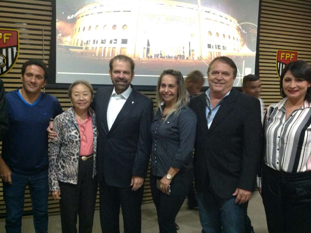 Dirigentes do Andradina e Reinaldo Carneiro Bastos, presidente da FPF (Foto: Renato Navarro)