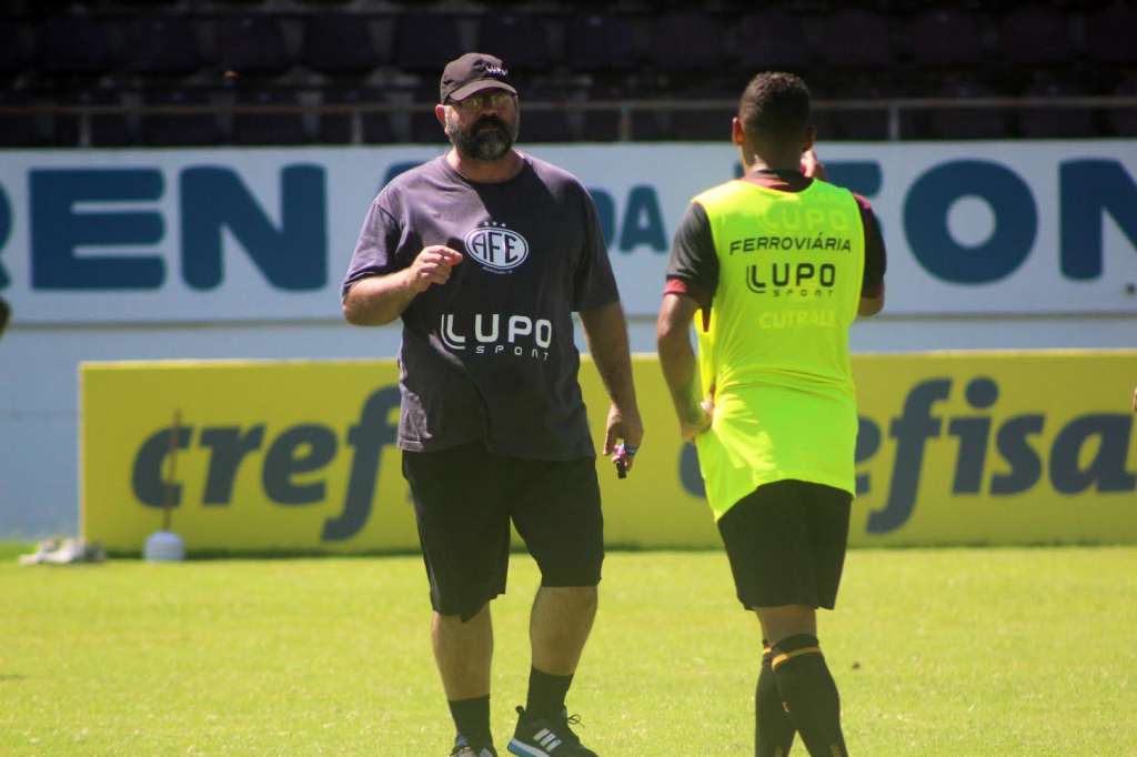 O técnico PC Oliveira reconheceu o início ruim da Ferroviária no Paulistão