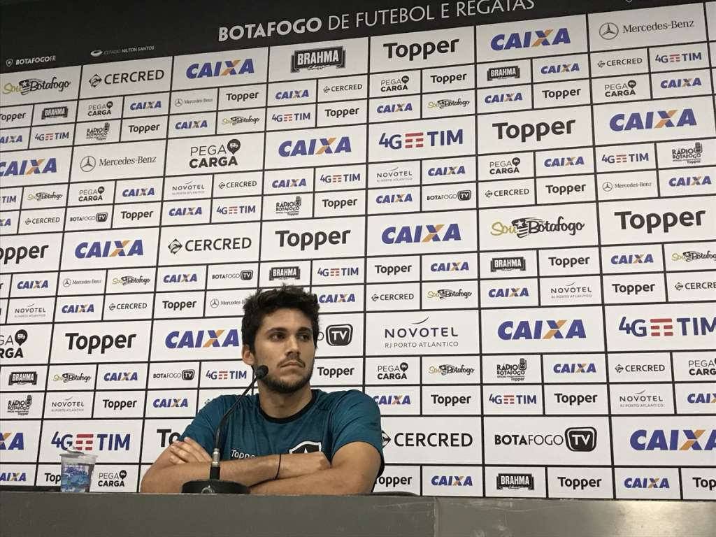 Sondado por clubes da Europa, Igor Rabello garante estar focado no Botafogo