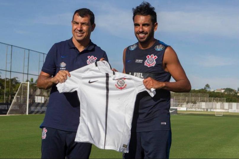 Júnior Dutra tem ganhado elogios da torcida do Corinthians e pode ganhar uma vaga no time titular (Foto: Divulgação/Corinthians)