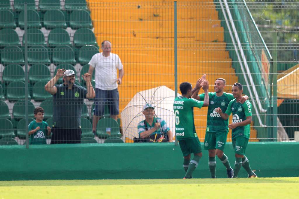 CATARINENSE: Chapecoense e Figueirense podem disparar na ponta (Foto: Sirli Freitas)