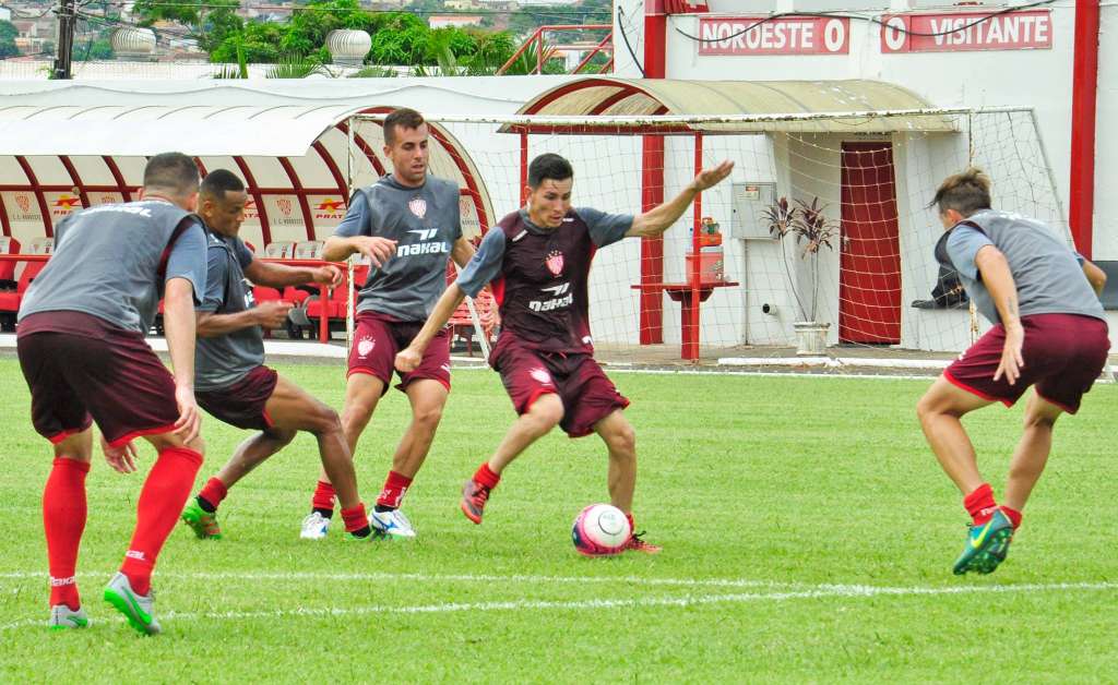 Jogadores do Noroeste se preparam para manter a liderança do Paulista A3 (Foto: Bruno Freitas/Noroeste)