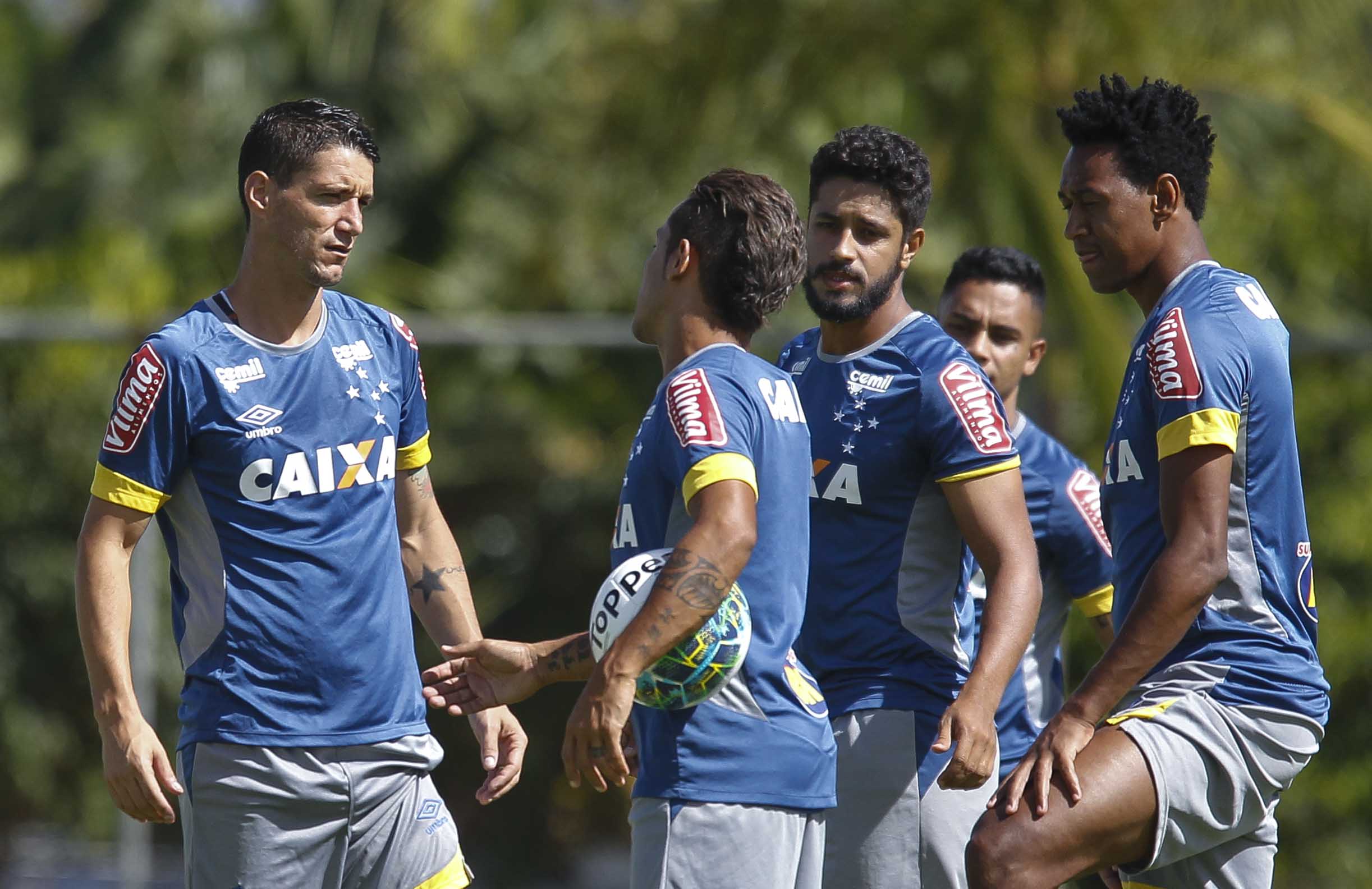 Mineiro: Com dores, meia não treina e desfalcará Cruzeiro contra América-MG