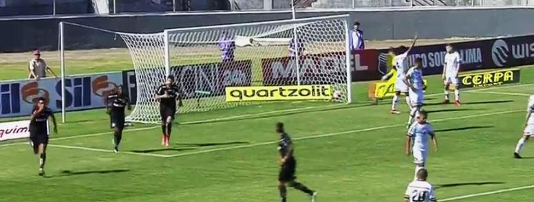 Fellipe Cardoso festeja seu primeiro gol pela Ponte Preta