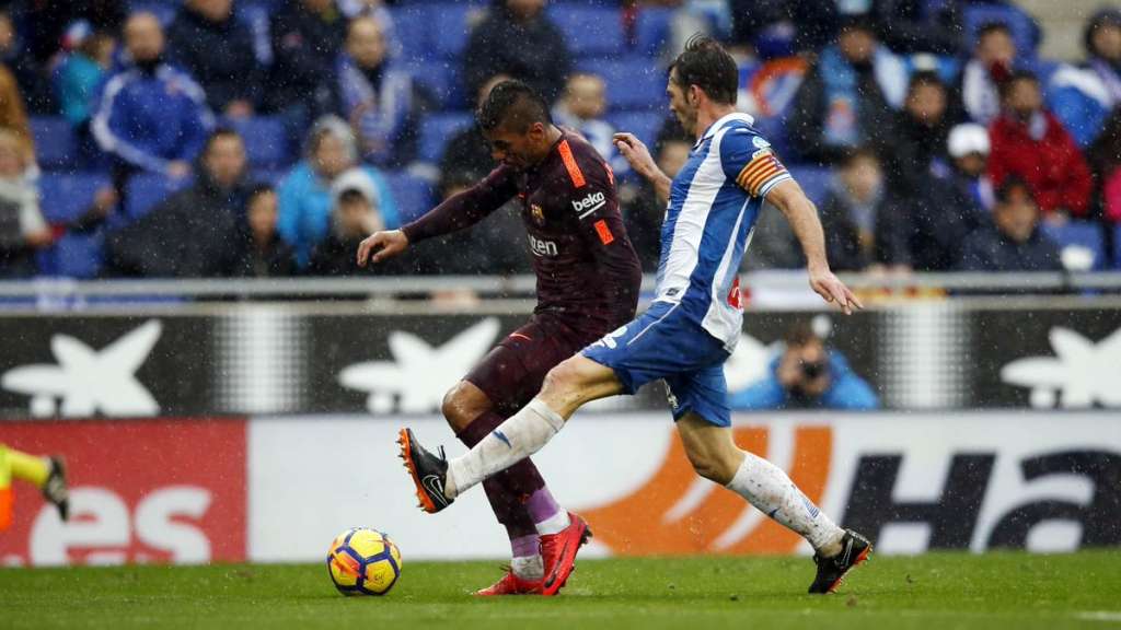 Com gol de Piqué no fim, Barcelona empata com Espanyol e bate recorde