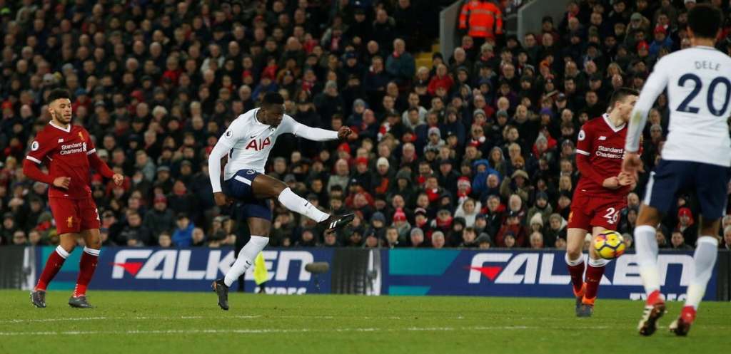 Tottenham empata no fim com o Liverpool