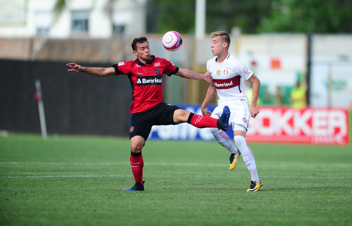 GAÚCHO: Internacional joga mal, perde para o invicto Brasil e fica longe dos líderes