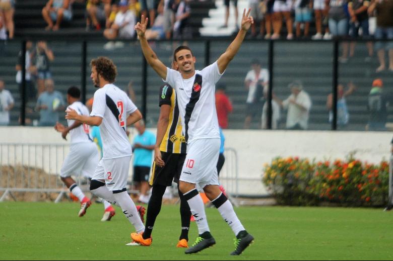 Carioca: Thiago Galhardo celebra 1º gol no Vasco e prevê ‘disputa sadia’ com Evander