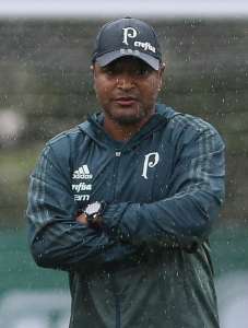 Roger Machado inverte escolhas de Cuca e promove renegados no Palmeiras