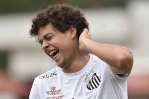 Paulistão: São Paulo volta a conversar com o Santos por lateral Victor Ferraz