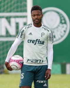 Paulistão: Roger promove Michel Bastos a titular do Palmeiras para jogo deste sábado