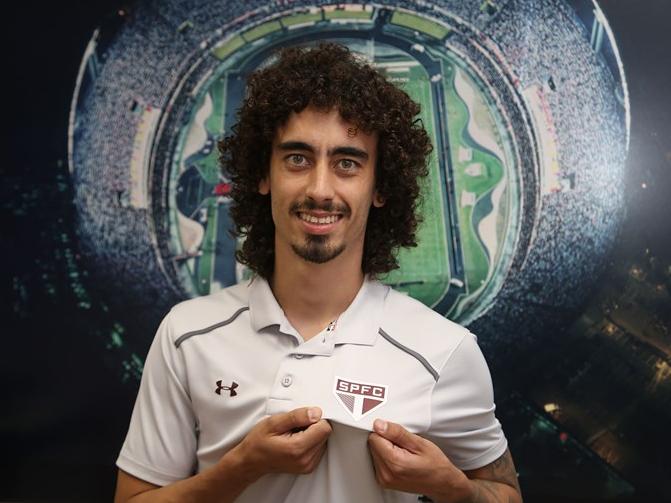 Valdívia com a camisa do São Paulo (Foto: Rubens Chiri / saopaulofc.net)