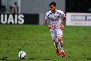 Paulistão: Zeca chora, diz que não joga mais pelo Santos e que sua mãe foi ameaçada