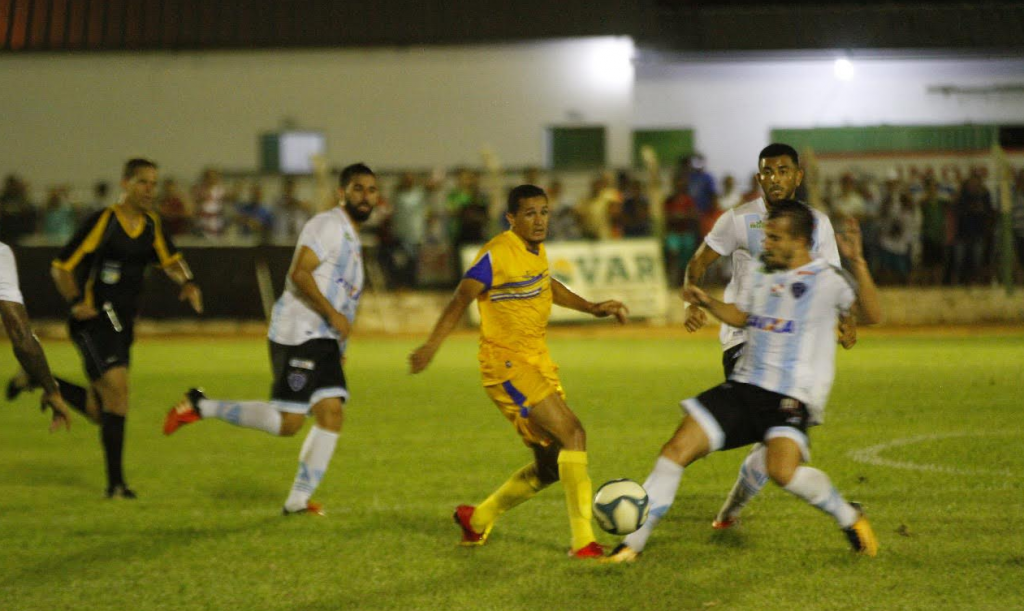 Interporto e Paysandu não saíram do 0 a 0 nesta sexta-feira (Foto: Elias Oliveira/Jornal do Tocantins)