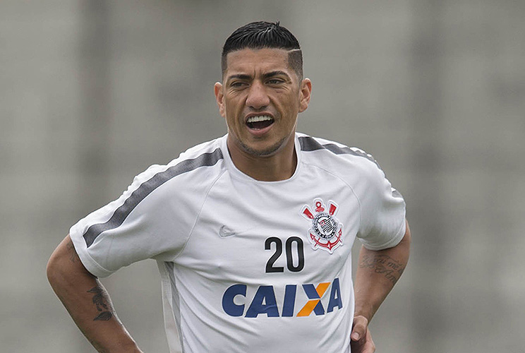 Carille admite que Corinthians estuda a contratação de Ralf