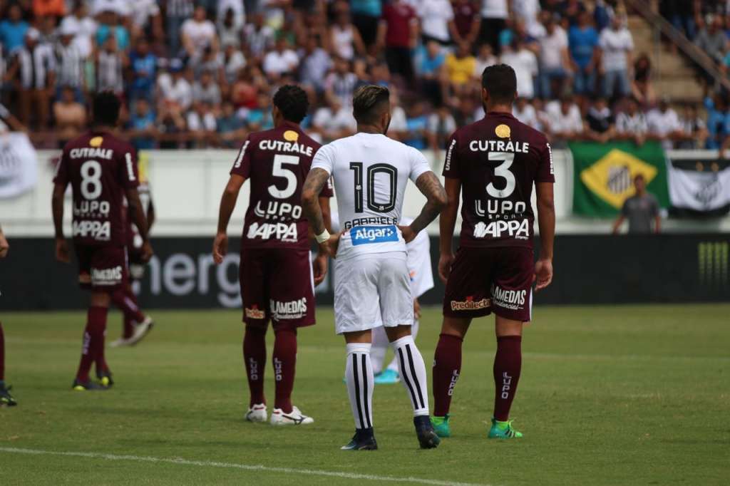 Gabriel marca em reestreia, mas Santos cede empate à Ferroviária