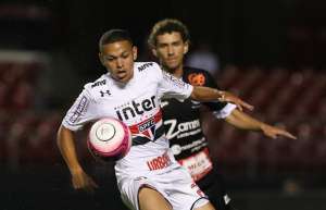 Marcos Guilherme comemora regularidade no São Paulo: 'Espero permanecer assim'