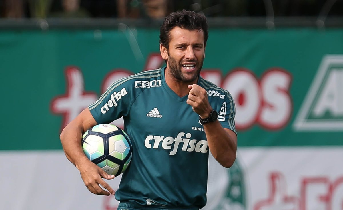 Sem acerto com Marcelo Oliveira, Botafogo sonda ex-Palmeiras
