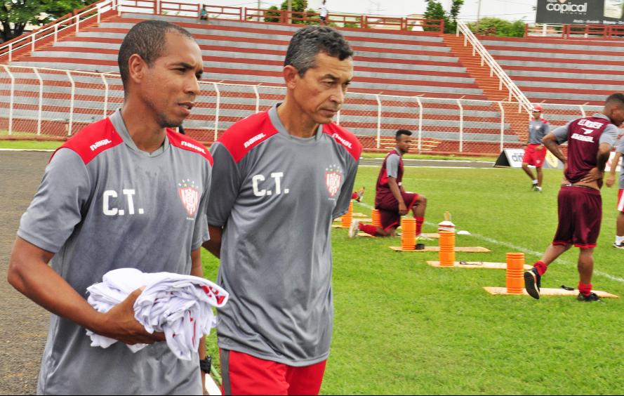 Alberto Félix (à direita) vai estrear pelo Norusca (Foto: Bruno Freitas / Noroeste)