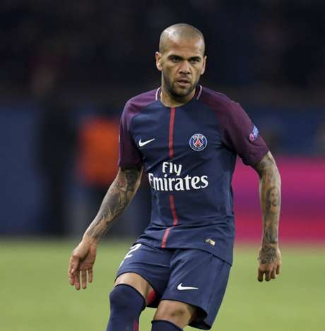 Daniel Alves culpa inconstância do PSG por derrota em Madri