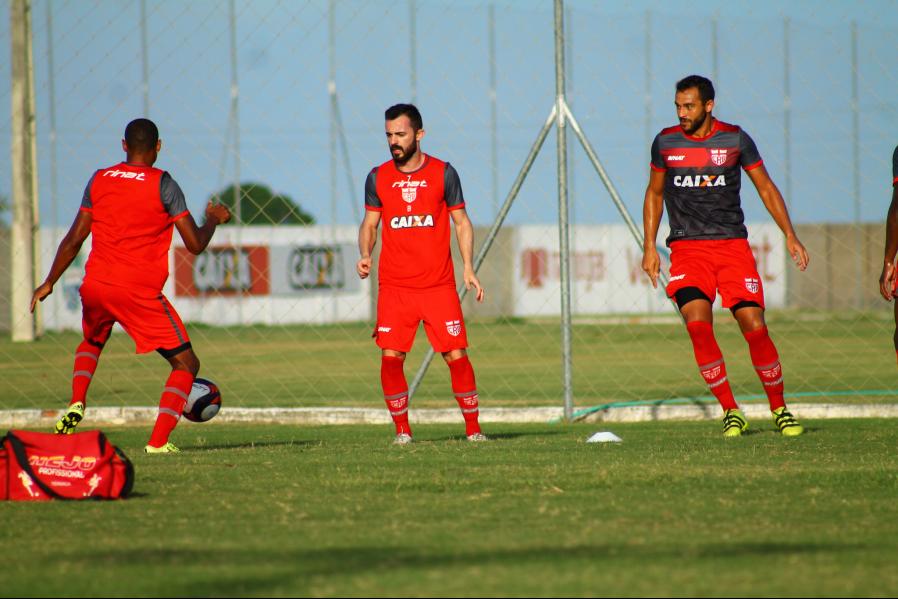 Alagoano: ‘Nosso início de temporada tem sido muito bom’, diz volante do CRB