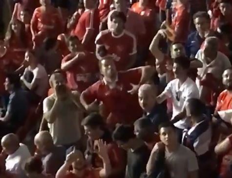 Torcedores do Independiente imitam macacos em direção à torcida do Grêmio; veja vídeo!