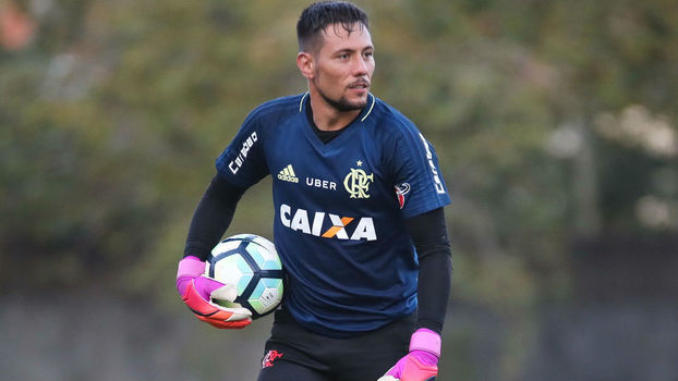 Carioca: Diego Alves treina entre titulares, mas ainda deve desfalcar Fla na decisão