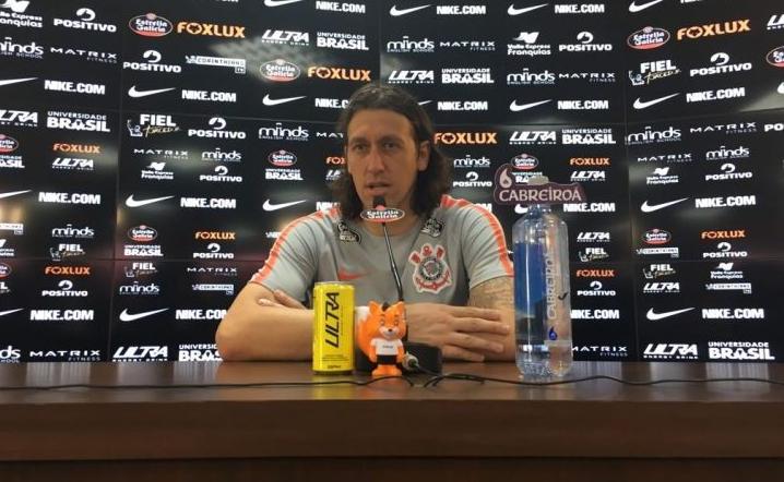 Cássio em entrevista coletiva nesta terça-feira (Foto: Corinthians)