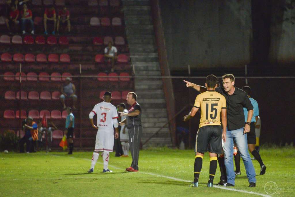 Diante do Batatais, São Bernardo FC tenta seguir cada vez mais líder Diante do Batatais, São Bernardo FC tenta seguir cada vez mais líder