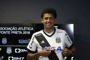 Ponte Preta assina contrato com sua nova promessa, Felippe Cardoso, por mais quatro anos