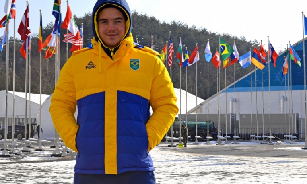 Brasileiro erra trajeto e é eliminado no esqui alpino nos Jogos de Inverno