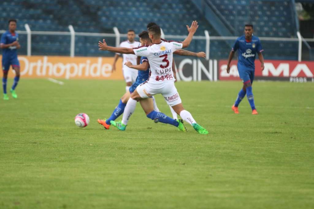 Com vitória inédita sobre a Ferroviária, São Caetano dorme fora do Z2