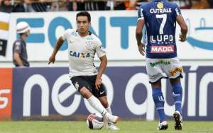 Com planos para o futuro, Jadson alerta: 'Futebol é um mundo do faz de conta'