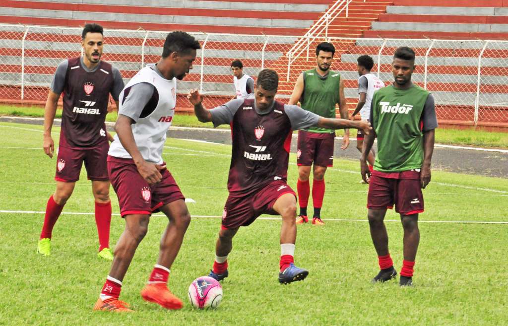 Noroeste treina focado no clássico e clube convoca torcida (Foto: Bruno Freitas/Noroeste)