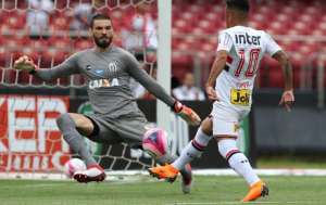 São Paulo domina o clássico, mas Santos vence no Morumbi
