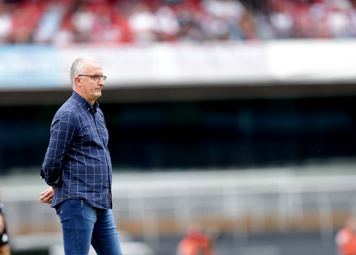 Dorival exalta reação do São Paulo em 2017, mas alerta: ‘Time grande cai sim’