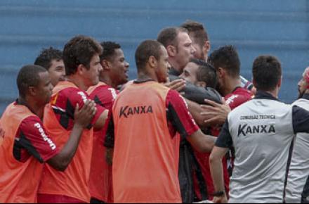 Jogadores do Ituano comemoram gol no jogo contra o Mirassol (Foto: Ituano)