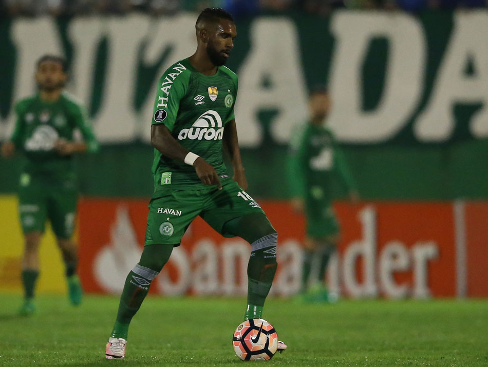 Catarinense: Luiz Antônio, ex-volante do Flamengo, pode voltar a Chapecoense