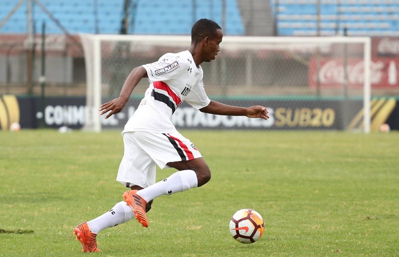 Helinho é alvo de racismo durante jogo da Copa Libertadores Sub-20