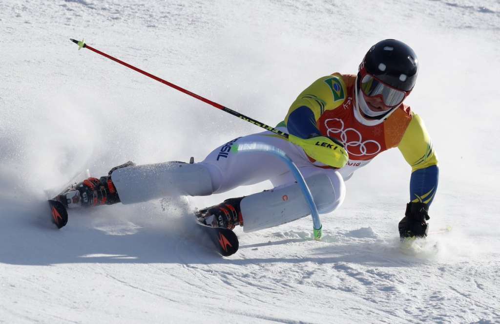 Michel Macedo não conclui slalom especial e encerra participação na Olimpíada