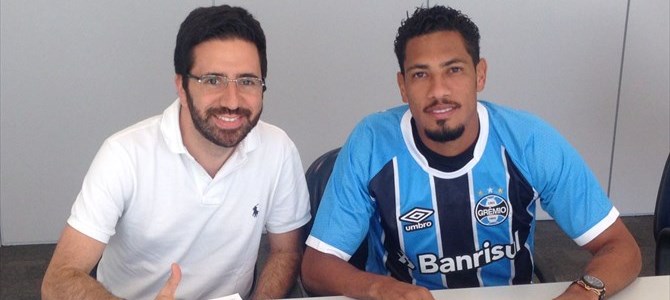 Gaúcho: Ex-Flamengo é oficializado como reforço do Grêmio até o fim do ano