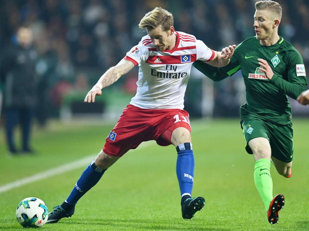 Werder Bremen vence, sai da zona de rebaixamento e afunda o Hamburgo