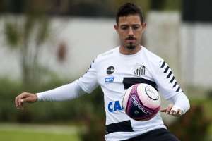 Paulistão: Versátil, Jean Mota destaca sequência do Santos sem levar gols