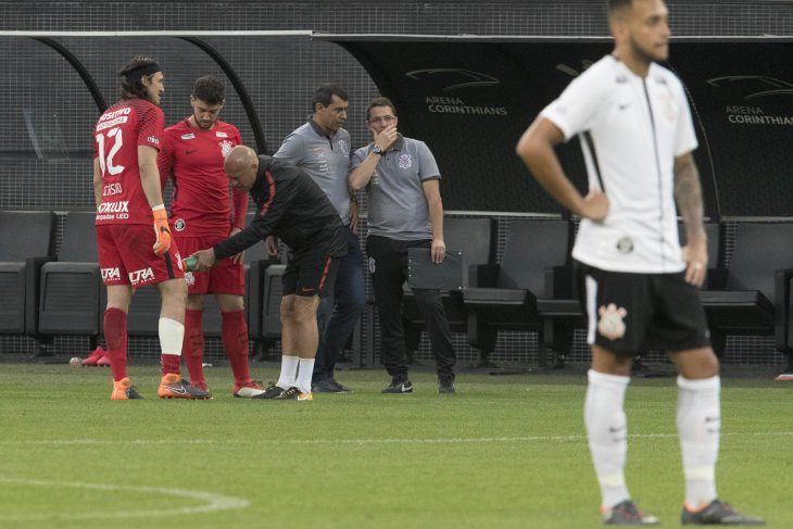 Carille revela como escolheu esquema tático do Corinthians para vencer clássico