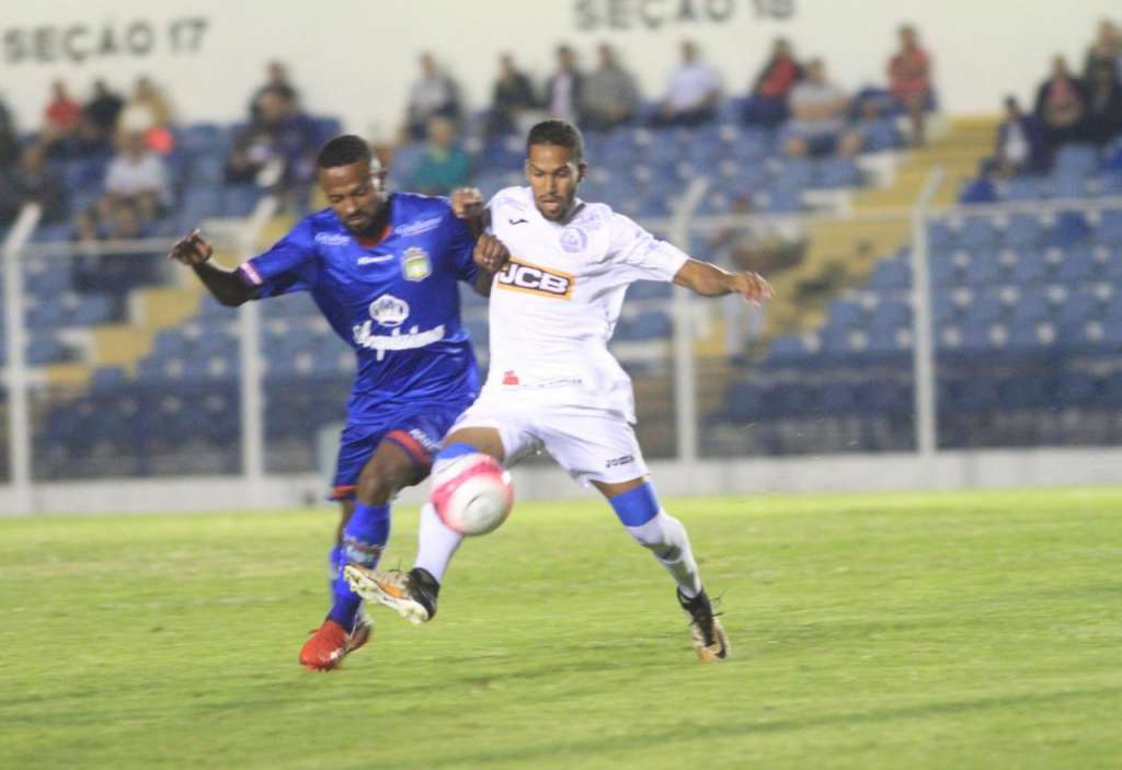 São Bento não aproveita vantagem numérica e é surpreendido pelo São Caetano no finalzinho (Foto: Jesus Vicente)