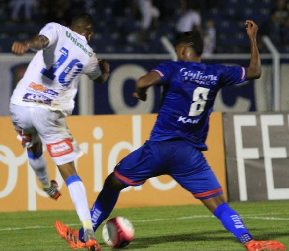 São Bento não soube tirar vantagem de atuar com um jogador a mais e perdeu no final